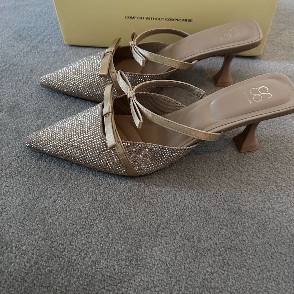 Cosy Island Bowtention Diamond Pointed Toe Heeled Mules - Picture 4 of 11